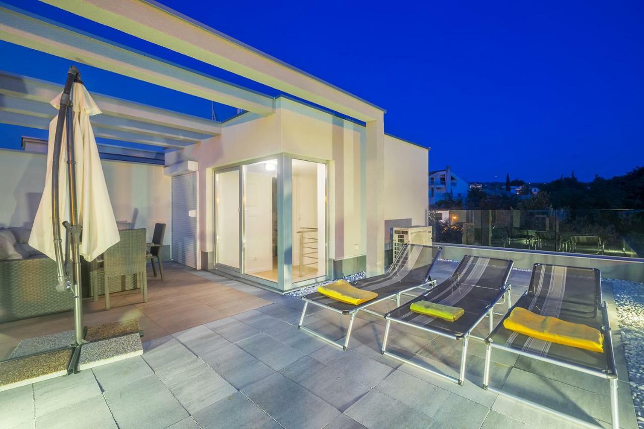 Nika Villa *